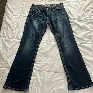 Daytrip Mila Bootcut Jeans. Mid-rise. Size 28R.
